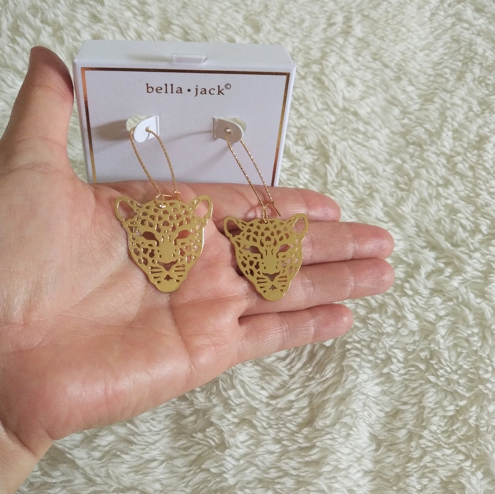 bella jack Laser Cut Leopard🐆 Head Earrings - Picture 8 of 13